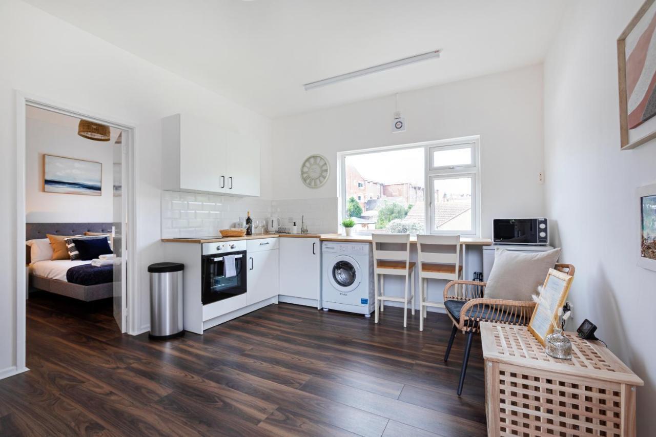 Modern 1-Bedroom Apartment, Beach 5-Min Walk, Free Parking Weymouth Exterior photo